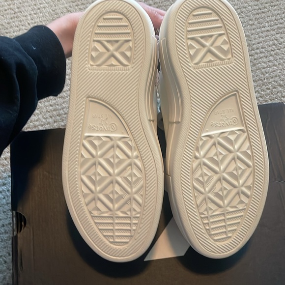 BRAND NEW Converse Platform Sneaker - Picture 4 of 4